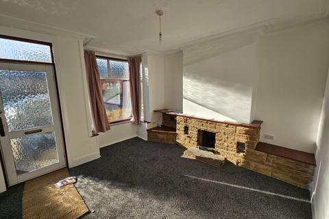 4 bedroom terraced house to rent, Highfield Road, Leeds