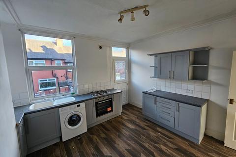 4 bedroom terraced house to rent, Highfield Road, Leeds