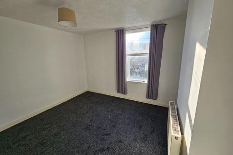 4 bedroom terraced house to rent, Highfield Road, Leeds