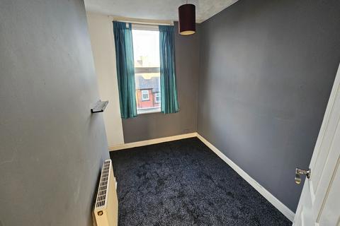 4 bedroom terraced house to rent, Highfield Road, Leeds