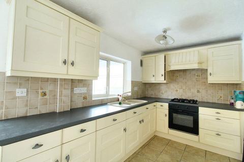 3 bedroom semi-detached house to rent, Godfrey Drive, ilkeston, Derbyshire, DE7 4HN