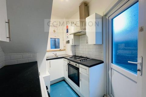 3 bedroom house to rent, Newport Road, London E10