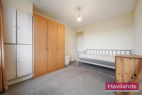 67b Osborne Road, London, N13 5PU