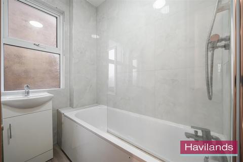 67b Osborne Road, London, N13 5PU
