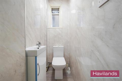 67b Osborne Road, London, N13 5PU