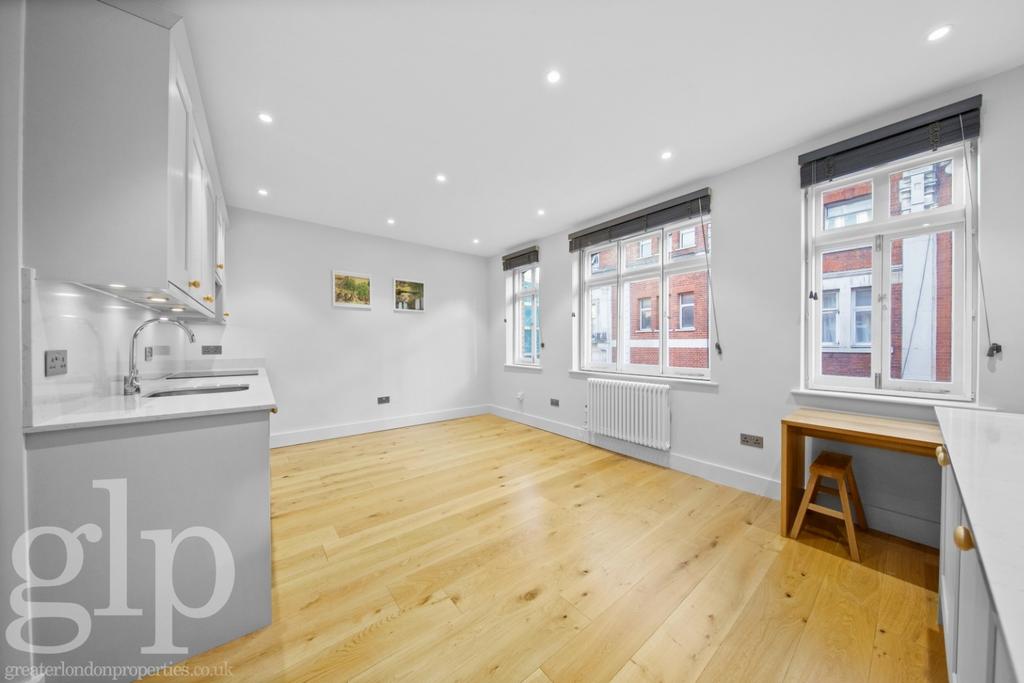 Apartment in London, Soho - View 3