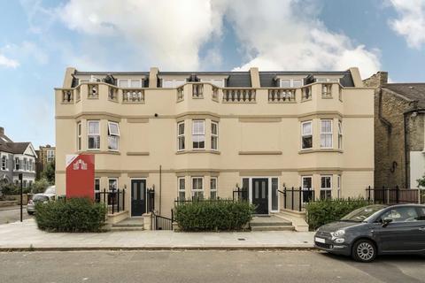 2 bedroom flat for sale, Birkbeck Avenue, London W3