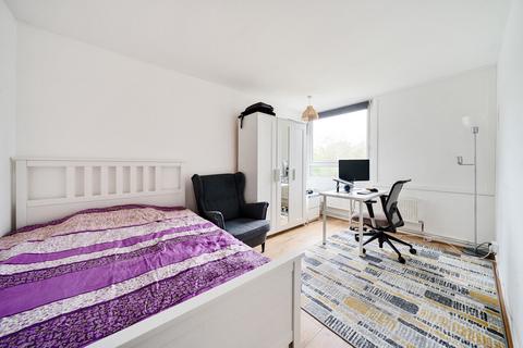 3 bedroom apartment for sale, Glenfinlas Way, London