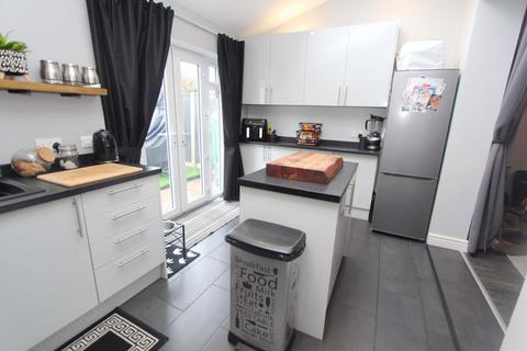 3 bedroom end of terrace house for sale, Quarry Road, Dudley DY2