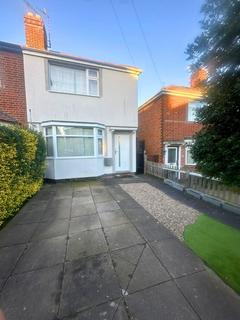 3 bedroom semi-detached house to rent, Evelyn Drive, Leicester LE3