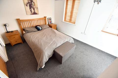 1 bedroom flat for sale, Hamble Croft, Radcliffe, M26