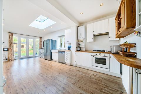 10 Lovell Road, Richmond, TW10 7LB