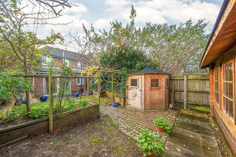 10 Lovell Road, Richmond, TW10 7LB