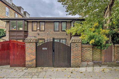 3 bedroom house to rent, Fairhazel Gardens, London NW6