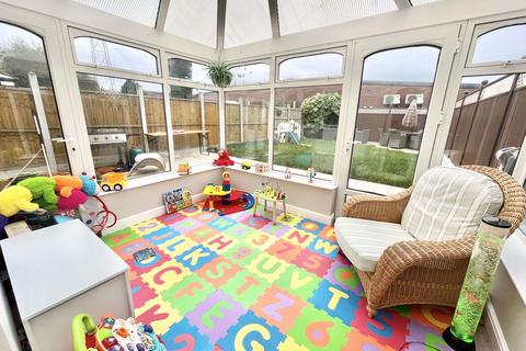 22 Roach Close, Brierley Hill, DY5 1LR