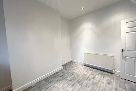 2 bedroom flat to rent, Coity Road, Bridgend, CF31 1LT