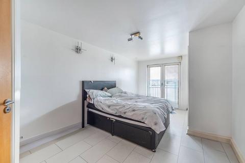 2 bedroom penthouse for sale, Station Road, edgware, Edgware, HA8