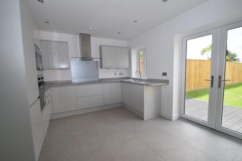 4 bedroom semi-detached house to rent, Weston Road, Stoke-On-Trent ST3