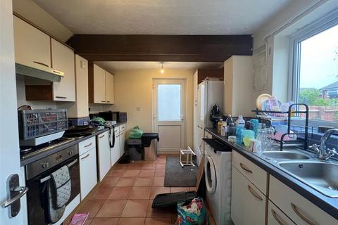 3 bedroom house to rent, Glebe Road, Deanshanger, Milton Keynes