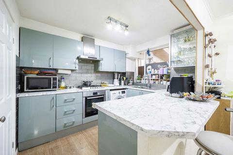 3 bedroom house to rent, Catherine Drive, Sunbury-On-Thames TW16