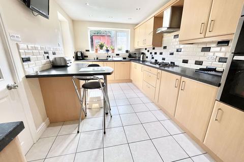 3 bedroom detached house for sale, Scotts Green Close, Dudley DY1