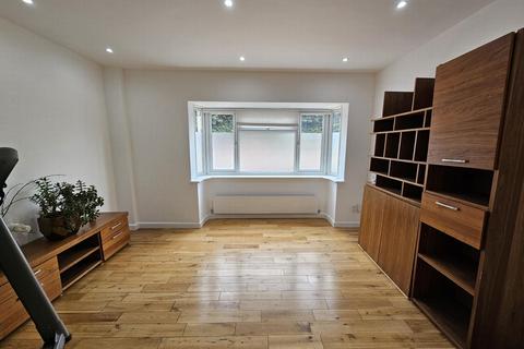 4 bedroom semi-detached house to rent, Eversfield Gardens, Mill Hill, NW7