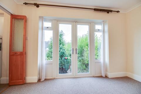 3 bedroom end of terrace house for sale, Sussex Avenue, Horsforth, Leeds, West Yorkshire, LS18