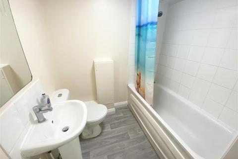Flat 2, Ashley Court, 274 Ashley Road, Poole, BH14 9BZ