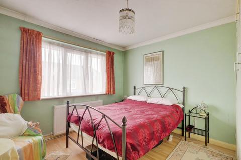 4 bedroom end of terrace house for sale, Mountdale Gardens, Leigh-on-sea, SS9