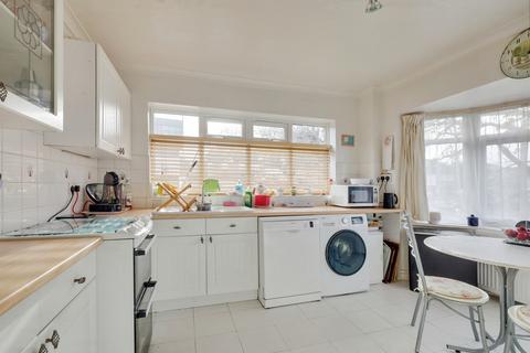 4 bedroom end of terrace house for sale, Mountdale Gardens, Leigh-on-sea, SS9