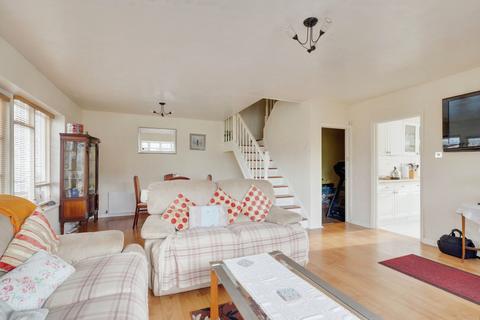 4 bedroom end of terrace house for sale, Mountdale Gardens, Leigh-on-sea, SS9