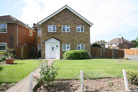 4 bedroom detached house to rent, Frithwood Avenue, Northwood, HA6