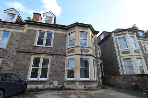 3 bedroom flat to rent, Cromwell Road, Bristol BS6