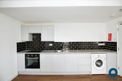 3 bedroom flat to rent, Cromwell Road, Bristol BS6