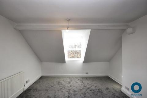 3 bedroom flat to rent, Cromwell Road, Bristol BS6