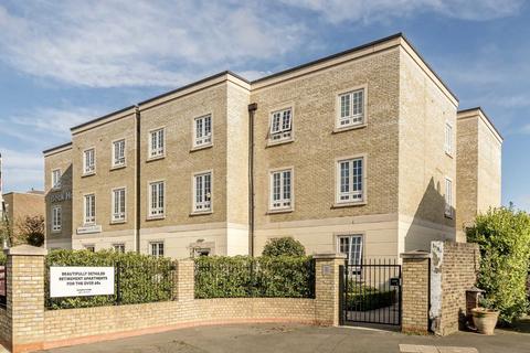 1 bedroom flat for sale, Twickenham Road, Isleworth TW7