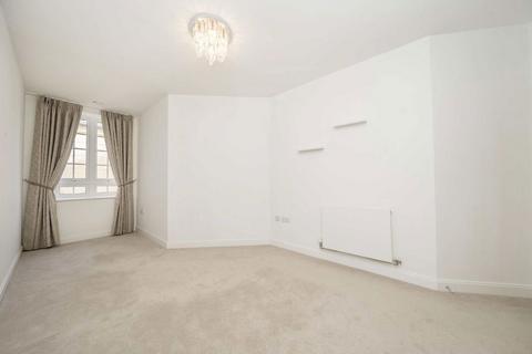 1 bedroom flat for sale, Twickenham Road, Isleworth TW7