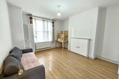 1 bedroom flat to rent, Chicksand Street, London E1