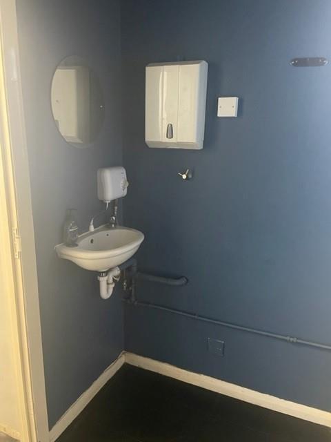 Office Space   Toilets (002).jpg