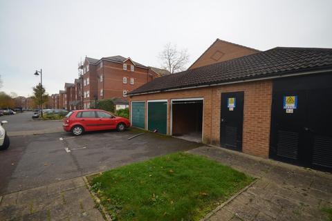 Garage to rent, Massingberd Way, Tooting, London, SW17