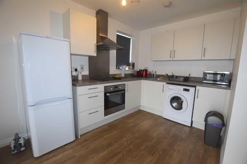 2 bedroom flat to rent, Manor Way, Borehamwood