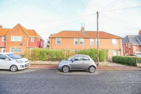 2 bedroom flat to rent, Holystone Crescent, High Heaton, Newcastle Upon Tyne