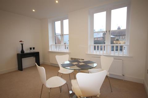 Flat 6, Grantham House, 11 - 15 North Street, Leatherhead, KT22 7AX
