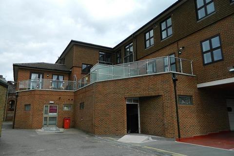 Flat 6, Grantham House, 11 - 15 North Street, Leatherhead, KT22 7AX