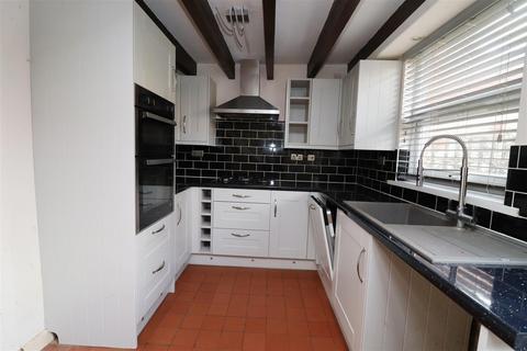 2 bedroom terraced house for sale, Station Road