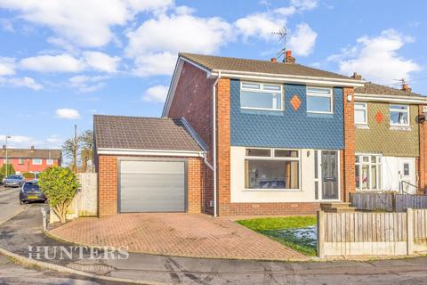 3 bedroom townhouse for sale, Shaftesbury Drive, Wardle, OL12 9LT