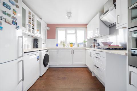 2 bedroom flat for sale, Roupell Road, London