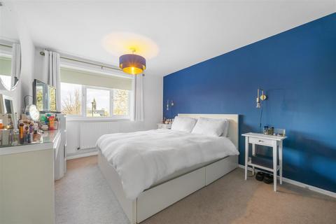 2 bedroom flat for sale, Roupell Road, London