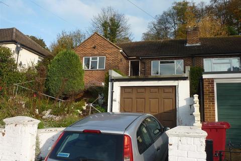 3 bedroom bungalow to rent, Hemdean Road