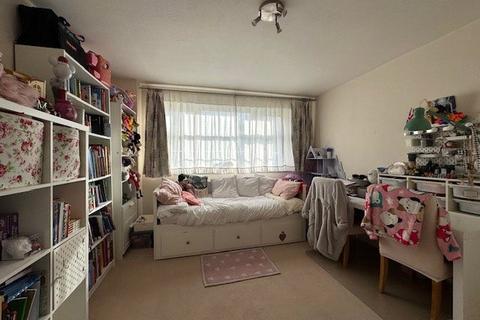 2 bedroom apartment to rent, Highridge Court, Highridge Close, Epsom, Surrey, KT18